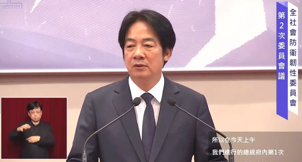 ▲賴清德宣布，明年開始，針對防空與救援的「萬安」、「民安」演習，將重新整合為「2025城鎮韌性演習」。（圖／總統府YouTube）