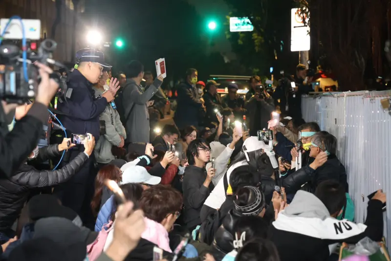 ▲民眾黨動員支持者到北檢聲援。（圖／記者李政龍攝，2024.12.26）