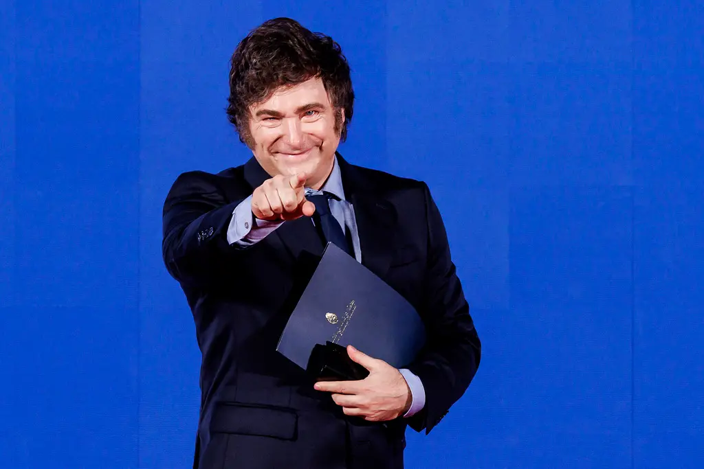 ▲阿根廷總統米雷伊（Javier Milei）近期因推廣加密貨幣「$LIBRA」引發詐欺爭議，這是米雷伊上任以來的首次重大政治危機，（圖／美聯社／達志影像）