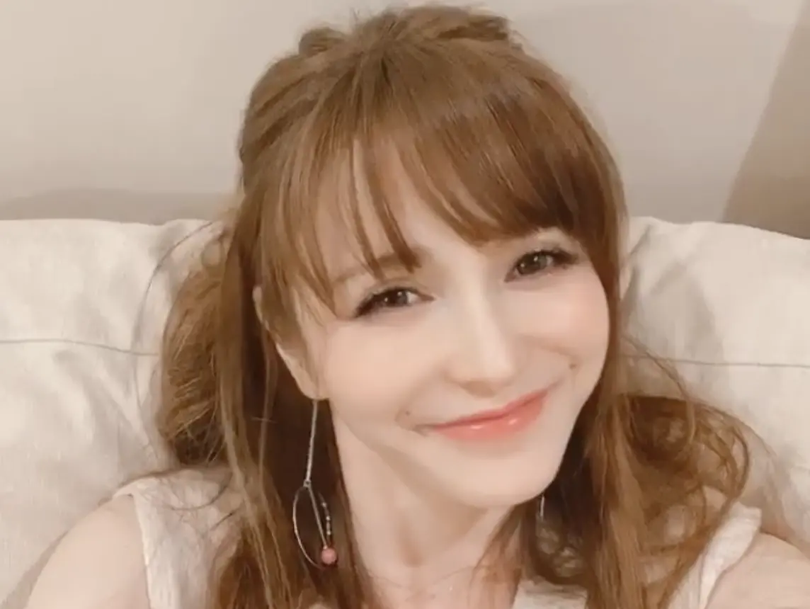 ▲40歲藤井莉娜曾是日本潮流雜誌御用模特兒，2020年自爆未婚懷孕，對象還是有婦之夫。（圖／翻攝自藤井莉娜IG）