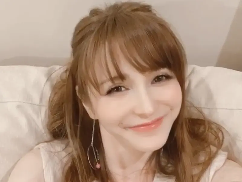 ▲40歲藤井莉娜曾是日本潮流雜誌御用模特兒，2020年自爆未婚懷孕，對象還是有婦之夫。（圖／翻攝自藤井莉娜IG）