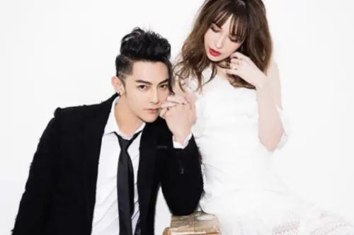 ▲汪東城（左）和藤井莉娜當年傳緋聞，還合作拍攝平面照，看起來真有那麼回事。（圖／翻攝自汪東城微博）