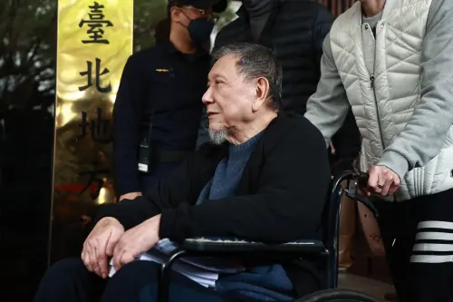 ▲威京集團主席沈慶京涉圖利京華城容積案，中午完成交保。（圖／記者葉政勳攝 , 2024.12.27）