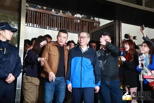 柯文哲在羈押114天後重獲自由。(圖/記者葉政勳攝影) ▲柯文哲在羈押114天後重獲自由。(圖/記者葉政勳攝影)