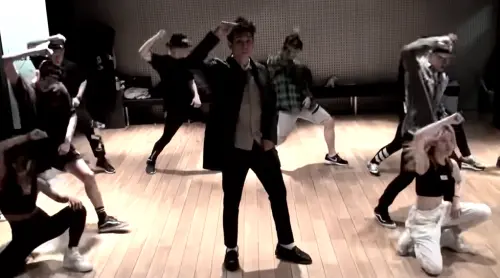 T.O.P偷跳BIGBANG〈BangBangBang〉。(圖/BIGBANG YouTube) ▲T.O.P偷跳BIGBANG〈BangBangBang〉。(圖/BIGBANG YouTube)