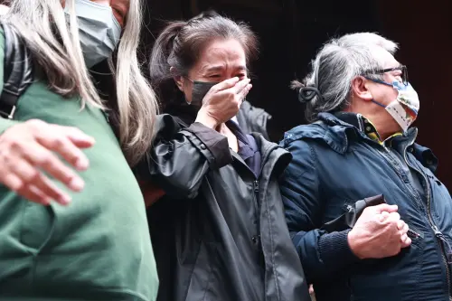 快訊／應曉薇交保親友攙扶離開　哭喊「沒有做錯事、我沒有貪污」
