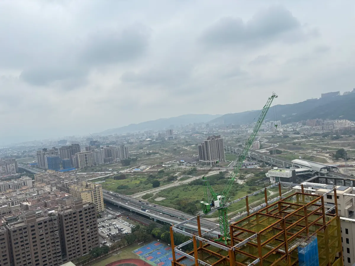 ▲2025年房市冷颼颼！六都今年2月的買賣移轉棟數正式公布，結果都會區整體較去年同期明顯縮減逾2成，台中、台南更是大幅銳減。（圖／記者徐銘穗攝）