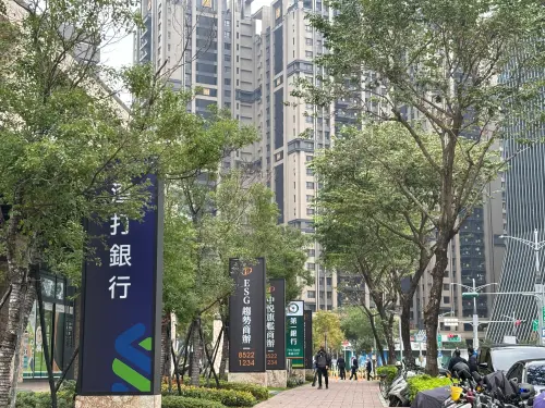 ▲房市,房產,配圖,新莊,副都心,銀行,街景。（圖／記者徐銘穗攝）