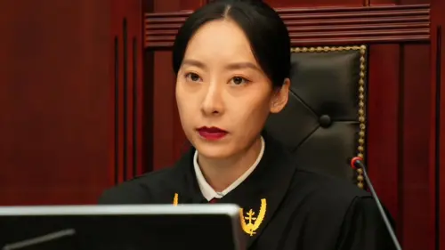 2014年出道的中國女星鄂靖文,跑了5年龍套後直到2019年才被周星馳相中,邀請她擔任新作《新喜劇之王》的女主角,可惜上映後影評褒貶不一。(圖/鄂靖文微博) ▲2014年出道的中國女星鄂靖文,跑了5年龍套後直到2019年才被周星馳相中,邀請她擔任新作《新喜劇之王》的女主角,可惜上映後影評卻不盡人意。(圖/鄂靖文微博)