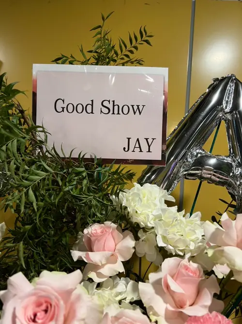 ▲周杰倫、羅志祥、吳奇隆送花籃給郭富城。（圖／爵士娛樂提供）