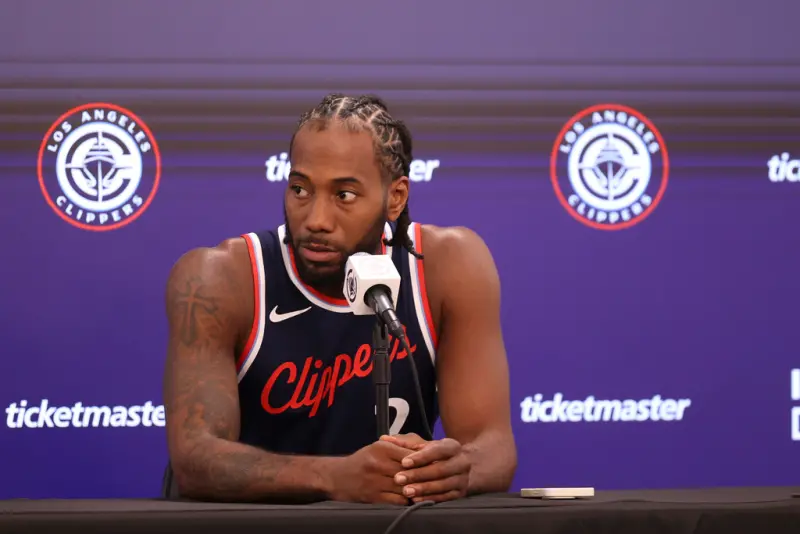 ▲洛杉磯快艇球星Kawhi Leonard，日前首度參與球隊練球，在今（28）日有美國媒體報導指出，他有望出戰台灣時間1月5日，交手亞特蘭大老鷹的比賽，屆時將是他本季的首戰。（圖／美聯社／達志影像）