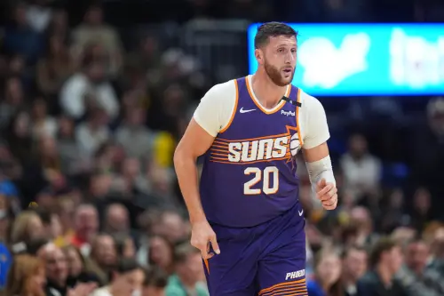 ▲NBA交易大限截止前，鳳凰城太陽與夏洛特黃蜂完成交易，送出 Jusuf Nurkic 與 2026 年首輪選秀權，換回 Cody Martin、Vasilije Micic 及 2026 年次輪選秀權。太陽強化後場深度，而黃蜂則補強禁區戰力。（圖／美聯社／達志影像）