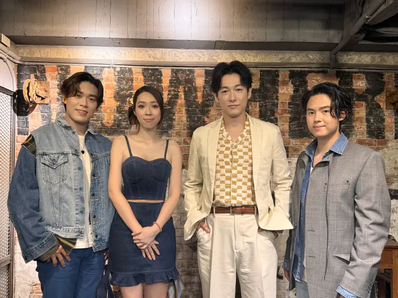 ▲藤岡靛（右2）夢幻聯動告五人，合作推出中文新歌〈一起看黃昏〉。（圖／相信音樂）