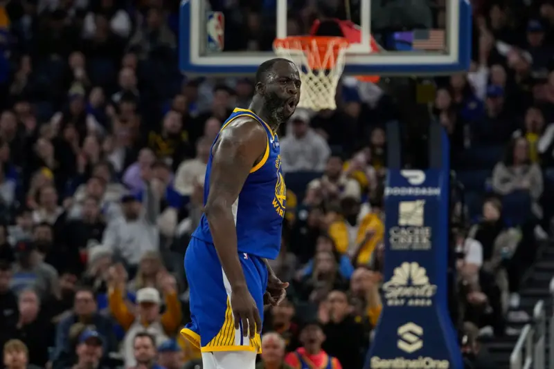 ▲金州勇士資深前鋒Draymond Green，在今（29）日和鳳凰城太陽的比賽中，大聲叫隊友Buddy Hield「他X醒一醒」，結果遭到轉播收音，在賽後對此也給出回應。（圖／美聯社／達志影像）