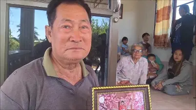 ▲罹難者49歲Jonglak Duangmanee的77歲爸爸Bunchuai Duangmanee聽聞噩耗感到悲痛。（圖／翻攝自《Khaosod》）