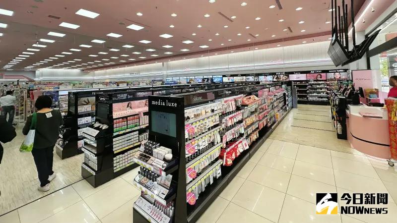 ▲新開幕的寶雅高雄澄清店是POYA寶雅全新「居家」店型-Poya beauty家居店。（圖／記者陳美嘉攝，2024.12.30）