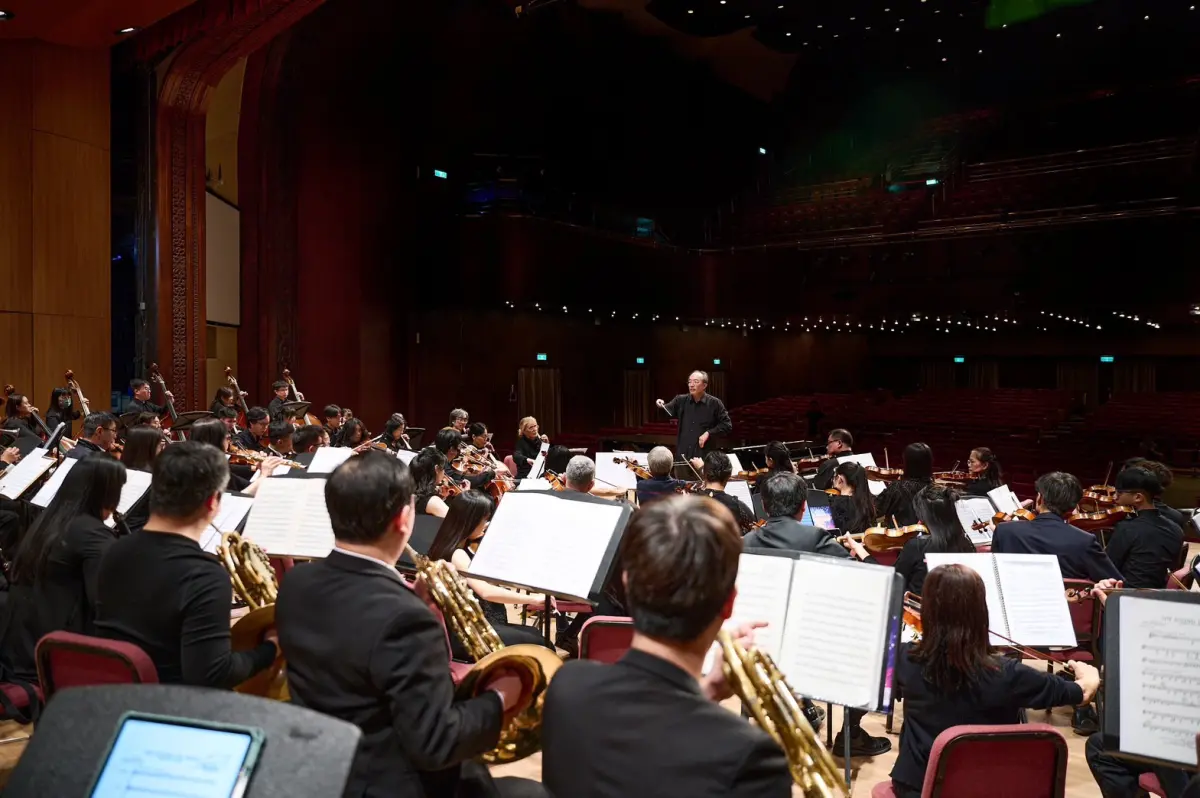 ▲信義房屋與台北市民交響樂團在29日攜手舉辦「冬季的幸福戀歌」音樂會，透過交響樂的力量傳遞正能量。圖為台北市民交響樂團彩排畫面。（圖／信義房屋提供）