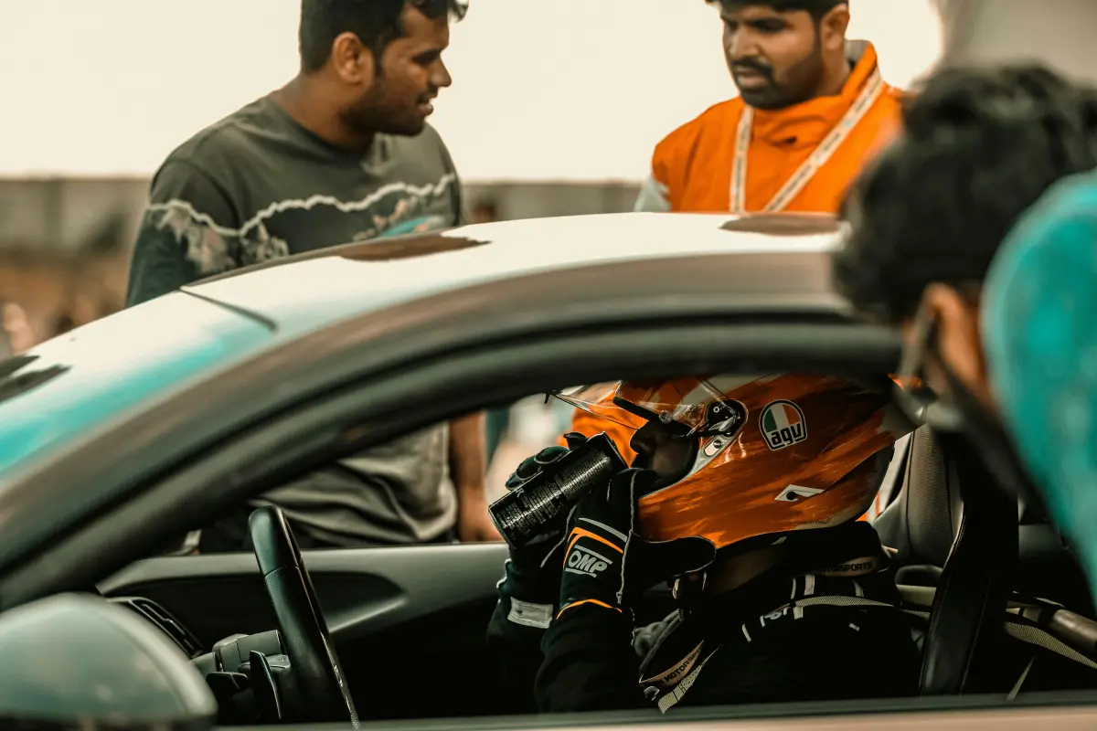 ▲環境部推動車主汰換車齡達10年以上老舊車輛換購電動車或低污染車輛，今（30）日宣布延長推動車輛汰舊換新空氣污染物減量補助及媒合制度。（圖／Pexels）