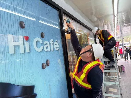 跨年超商拿鐵、摩卡5元！迎戰人潮拆除大門　7-11咖啡寄杯買7送7
