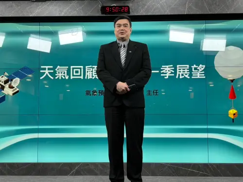 中央氣象署氣象預報中心主任陳怡良表示,2024年台灣「氣溫偏高、降雨主要由颱風提供」。(圖/記者張志浩攝) ▲中央氣象署氣象預報中心主任陳怡良表示,2024年台灣「氣溫偏高、降雨主要由颱風提供」。(圖/記者張志浩攝)