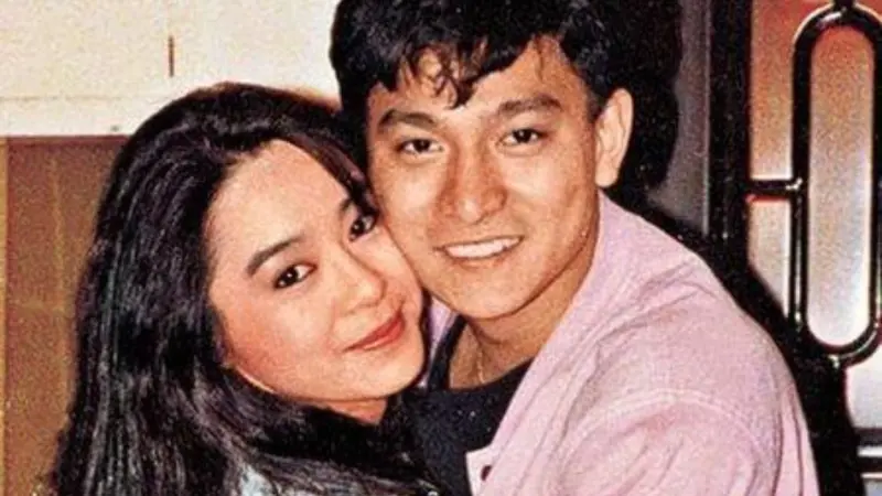 ▲劉德華（右）曾經和性感女星簽下結婚證書，女方分手後想借精生子，華仔以8字回應。（圖／翻攝自情海星空）