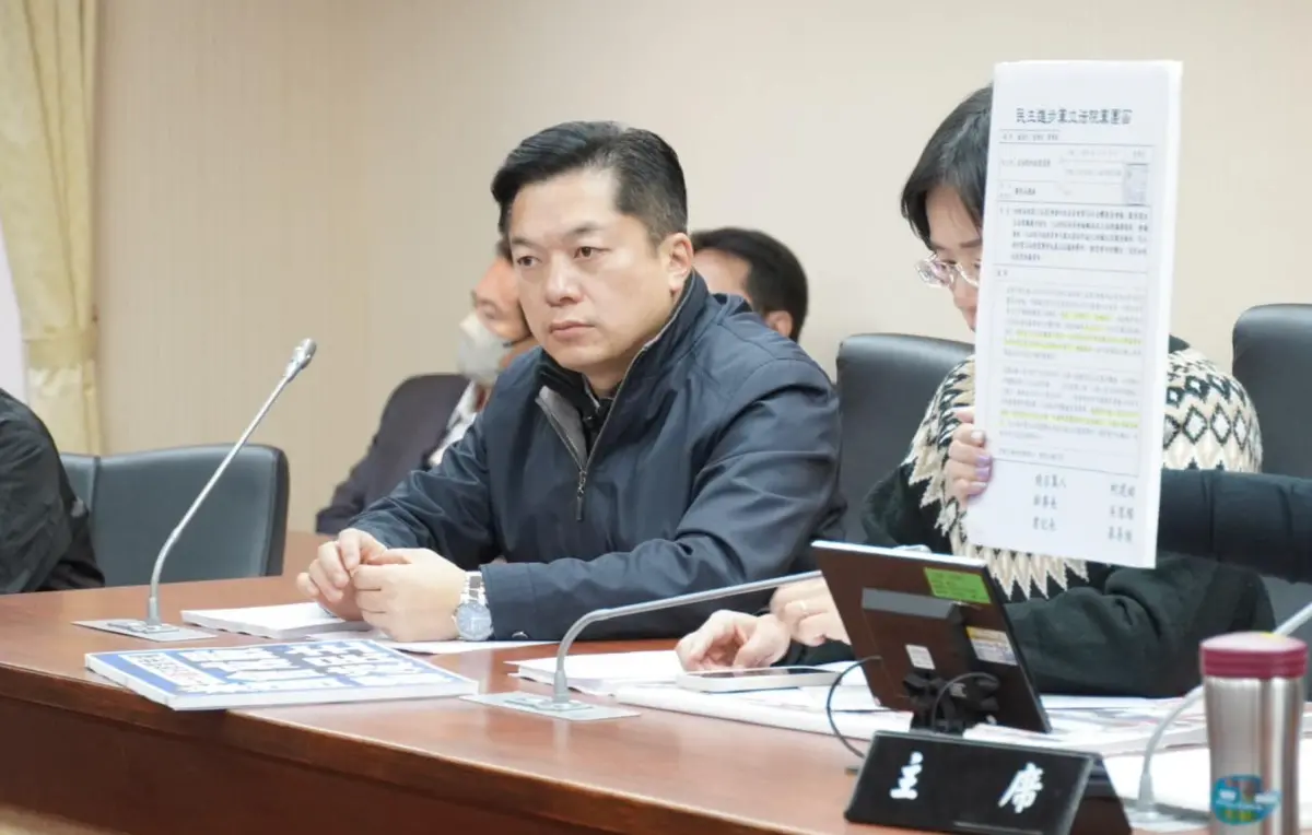 ▲中選會今天公布再增加一名綠委陳俊宇進入二階段連署。（圖／陳俊宇臉書）