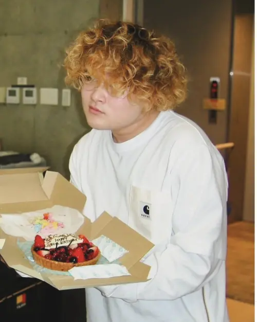 ▲Vaundy因為一頭捲髮有日版納豆之稱。(圖/翻攝自vaundy IG) ▲Vaundy因為一頭捲髮有日版納豆之稱。(圖/翻攝自vaundy IG)