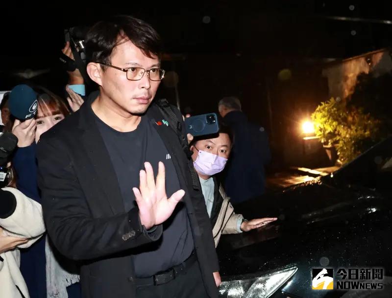 ▲民眾黨代理主席黃國昌大砍NCC預算,媒體人周玉蔻喊支持,「超過1元就是小狗!」(圖/記者吳翊緁攝)