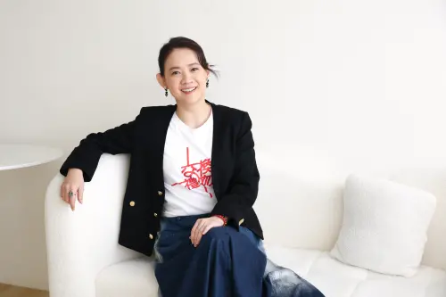 ▲曾寶儀近兩年來持續固定運動、早睡、睡前不滑手機,明顯感覺到體力的進步,希望大家都能更重視健康。(圖/記者陳明安攝) ▲曾寶儀近兩年來持續固定運動、早睡、睡前不滑手機,明顯感覺到體力的進步,希望大家都能更重視健康。(圖/記者陳明安攝)