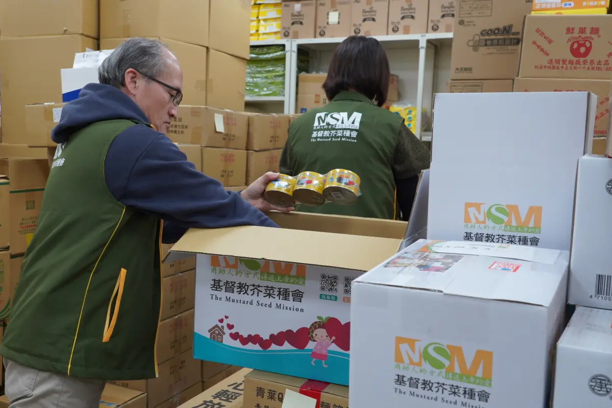 ▲芥菜種會邀請社會大眾支持困境家庭的生活基本需求，使照顧箱在年節前即時送達。（圖／芥菜種會提供）