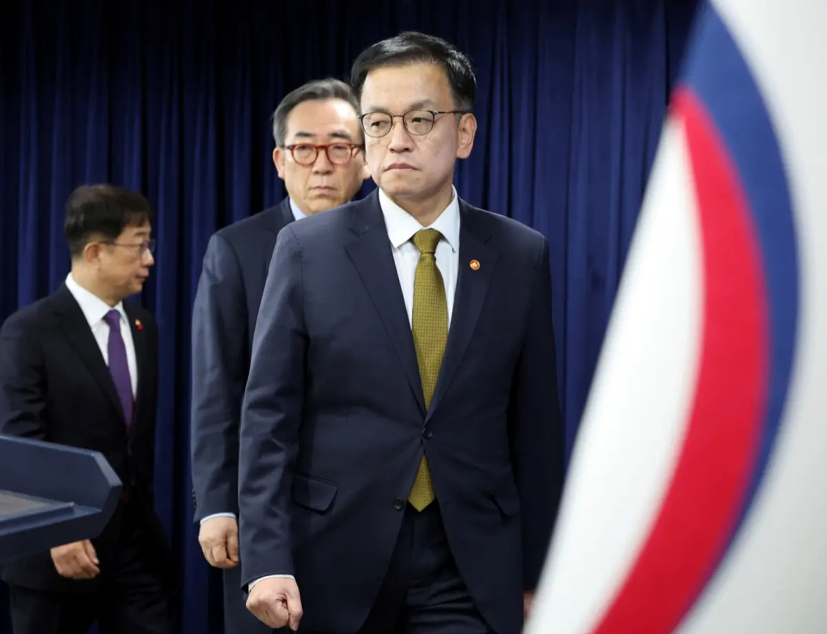 ▲韓國企劃財政部2日發布《2025年經濟政策方向》報告，預測今年韓國實際國內生產毛額（GDP）成長恐僅有約1.8%。圖為韓國目前的代理總統崔相穆。（圖／美聯社／達志影像）