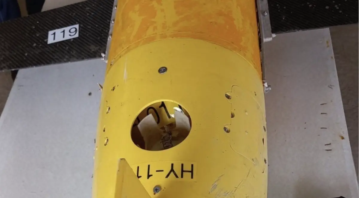 ▲菲律賓中部海域發現一架中國的黃色水下無人機。（圖／翻攝自ABS-CBN News）
