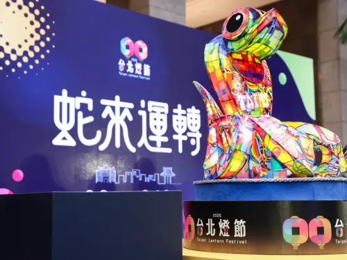 ▲2025台北燈節將於台北西區，並於1月24日至2月16日登場，主燈「福蛇豆豆」外型已搶先曝光。（圖／台北市觀傳局提供）