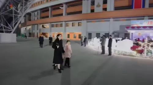 影／金與正子女現身？疑罕見帶至北韓新年活動露臉
