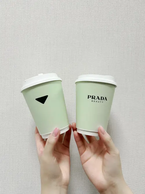 PRADA Beauty台灣快閃店!爆款唇膏、香水、開幕贈品7大亮點一覽 ▲PRADA Beauty快閃店消費,免費喝獨家PRADA Café濃醇精選咖啡。(圖/PRADA Beauty提供)
