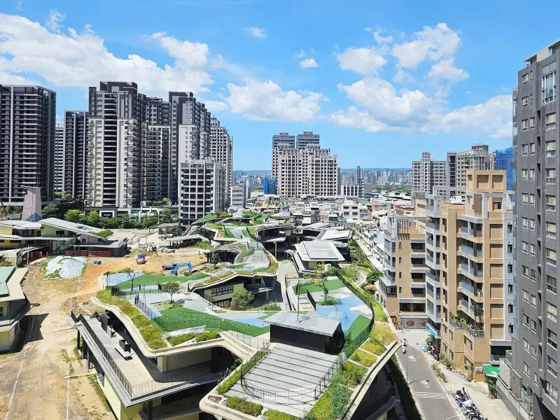 ▲盤點七都大宅和小宅近5年平均單價變化。其中以新竹縣市漲幅最高，大宅近5年漲幅65.3%，小宅漲幅更高達93.7%。（圖／永慶房產集團提供）