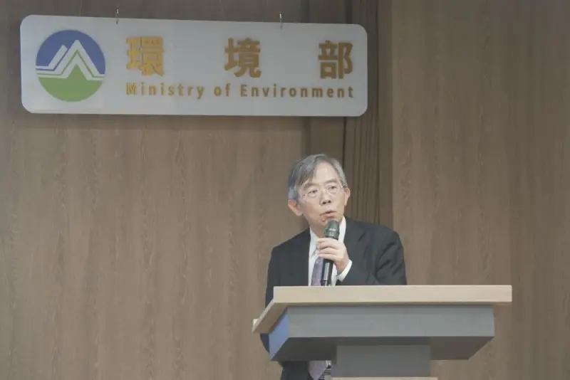 ▲大氣司張順欽司長簡報空氣污染精準治理方案。（圖／環境部）