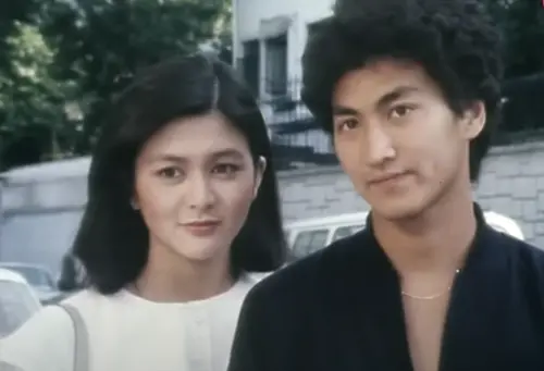 ▲關之琳（左）年輕時極為嬌美，曾與何家勁（右）幾度演情侶，何家勁多年後仍覺得關之琳是演藝圈最美的女星之一。（圖／翻攝自YouTube）
