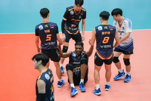 企排桃園臺產隼鷹林謙談外籍生愛妳。(圖/隼鷹提供) ▲企排桃園臺產隼鷹林謙談外籍生愛妳。(圖/隼鷹提供)