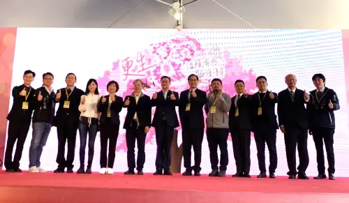 公務員為修正案春節加班?卓榮泰喊話勿過於算計:盼立院懸崖勒馬 ▲行政院長卓榮泰前往台中出席「更生八十保護成果展」。(圖/立委何欣純提供,2025.01.04)