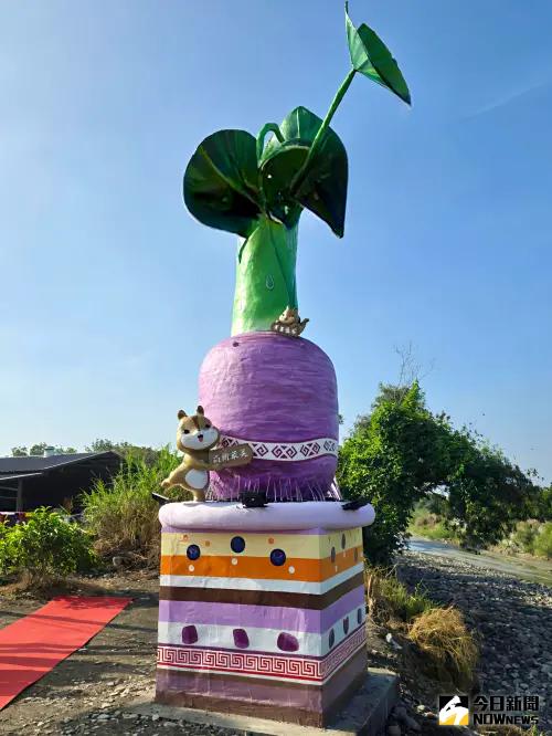 ▲芋頭地標已超過26年，亟需修繕翻新。因此，結合高樹在地特色，規劃以芋頭、馬卡道文化意象為核心，採用充滿現代感的馬卡龍色系進行全新彩繪設計。。（圖／記者莊全成攝，2025.01.04）