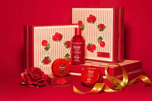 ▲蕾莉歐緋紅玫瑰禮盒，優雅的麝香底蘊與馥郁的玫瑰香氣相互輝映，完美展現義式迷人風采。（圖／官方提供）