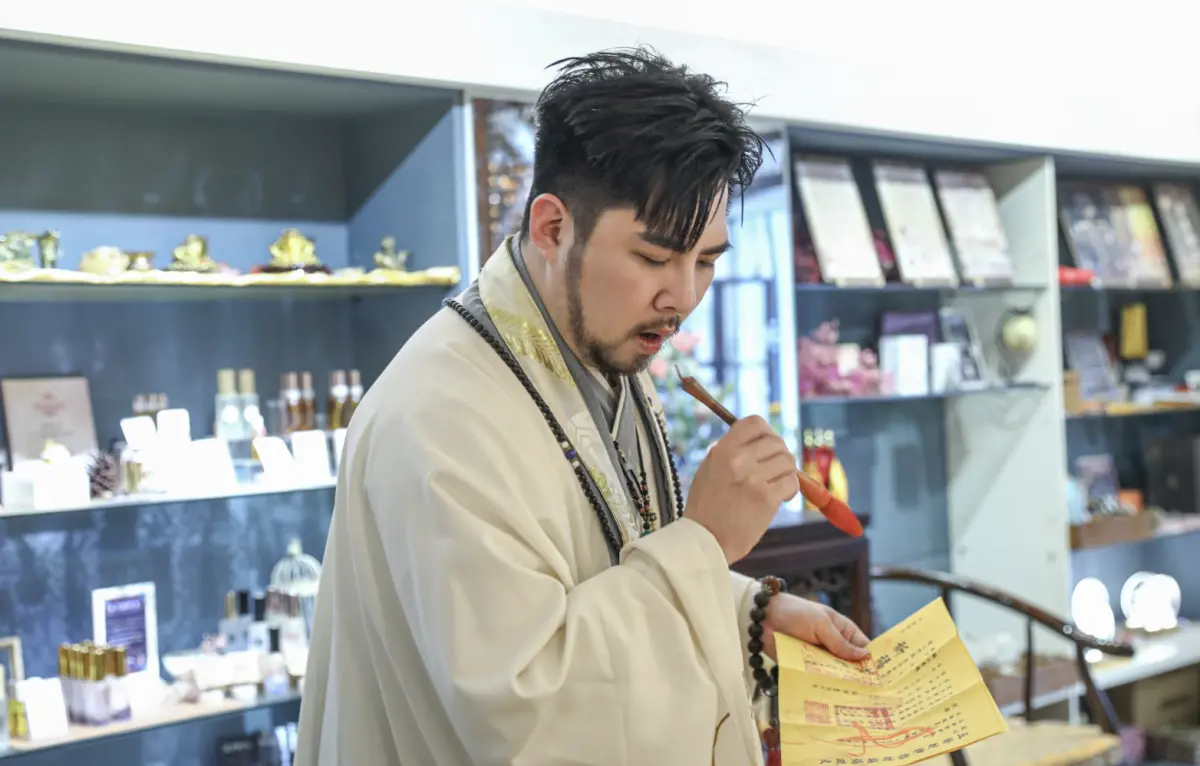 ▲「神佛解讀專家」阿谷老師解析12星座下半年運勢，牡羊座財運穩中帶升，天蠍座則適合談加薪，來看看你的星座運勢如何吧。（圖／秦芸殿提供）