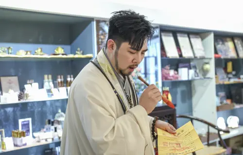 神佛解讀專家阿谷老師專訪。(圖/秦芸殿提供) ▲神佛解讀專家阿谷老師專訪。(圖/秦芸殿提供)