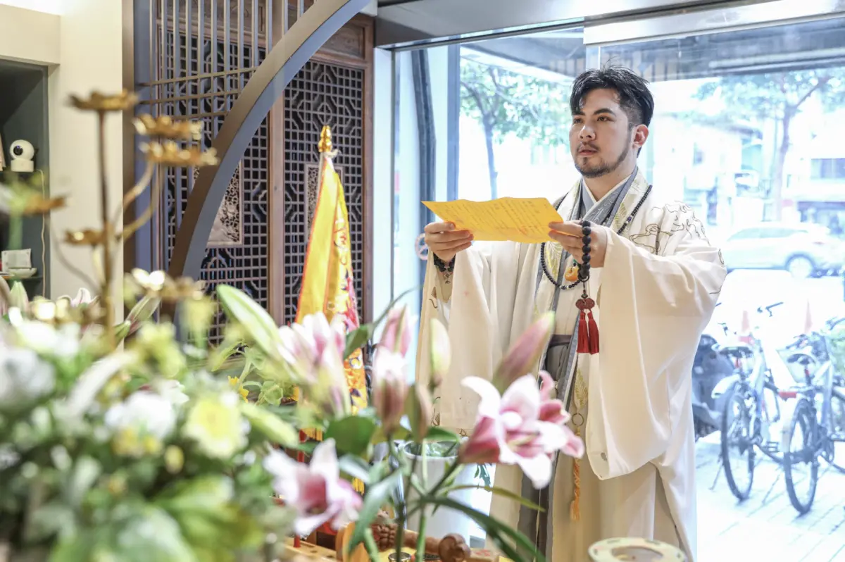 ▲神佛解讀專家阿谷老師分析12星座戀愛運，天秤座自帶光環，是桃花王體質。（圖／秦芸殿提供）