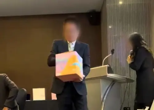 ▲在活動中還進行抽獎。(圖/翻攝自韓聯社) ▲在活動中還進行抽獎。(圖/翻攝自韓聯社)
