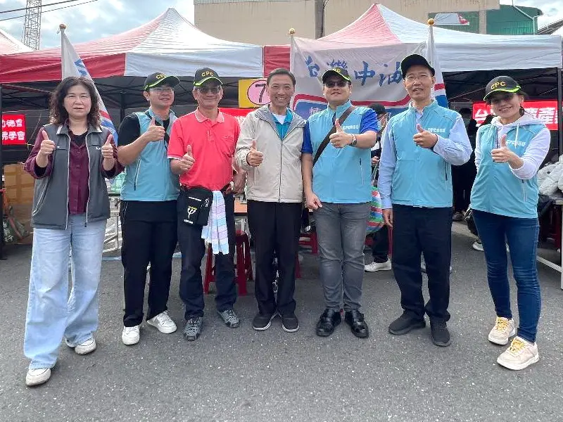 ▲台灣中油公司煉製事業部前進大寮區發放民生物資給弱勢家庭與民眾，以發揮愛心回饋社會。(圖／中油煉製事業部提供)