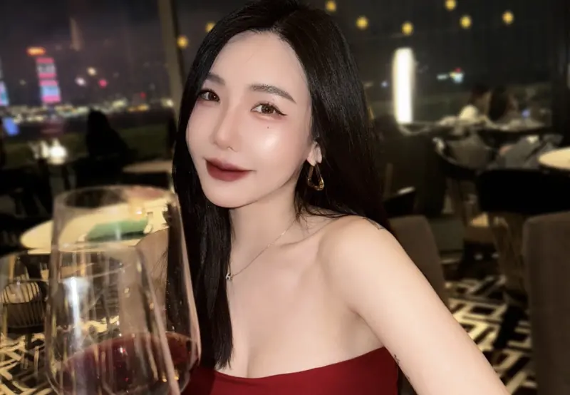 ▲許允樂2023年和張兆志離婚，今（5）日高調任愛李玉璽「感謝愛與被愛同時發生」。（圖／翻攝自許允樂IG）