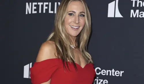 ▲本屆金球獎頒獎典禮主持人妮基葛萊瑟透露不會拿好萊塢近來最熱門的性騷擾控訴事件當成笑哏。(圖/美聯社/達志影像) ▲本屆金球獎頒獎典禮主持人妮基葛萊瑟透露不會拿好萊塢近來最熱門的性騷擾控訴事件當成笑哏。(圖/美聯社/達志影像)