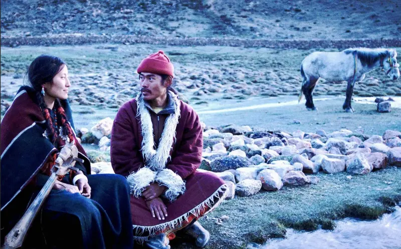 ▲《香巴拉》呈現喜馬拉雅山區獨特的「一妻多夫」民俗，描述嫁入3兄弟之家的女子，如何在旅程中尋找到生命的意義，導演是因為無意中找到神似夢中自己前世的生活場景，才有了創作的靈感。（圖／海鵬提供）